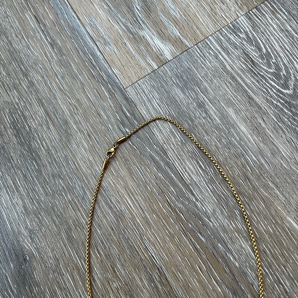 Gold H necklace - Picture 3 of 4